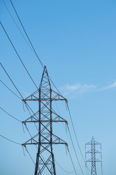 Array of high voltage power lines