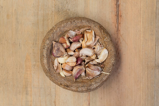Garlic inside a stone molcajete