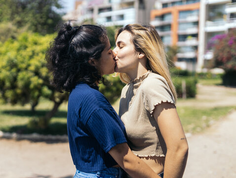 Lesbian couple outdoors