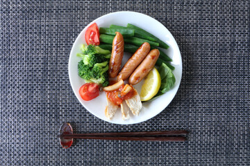ヘルシーでカラフルな栄養バランスのとれたおかず