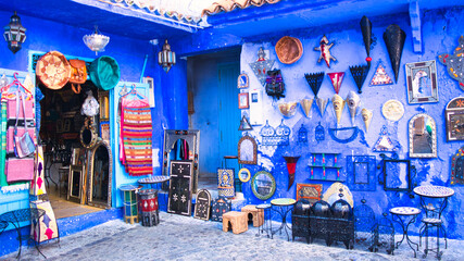 Fototapeta na wymiar モロッコの青い街・シャウエンの土産店