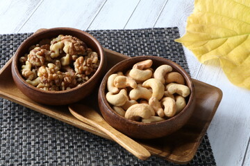 おしゃれなカシューナッツとクルミ