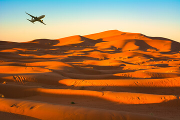 Fototapeta na wymiar サハラ砂漠上空を飛行する航空機