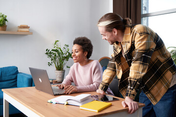 Freelancers discuss the project in the office