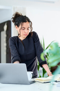 businesswoman, thinking, diary, laptop, working at home