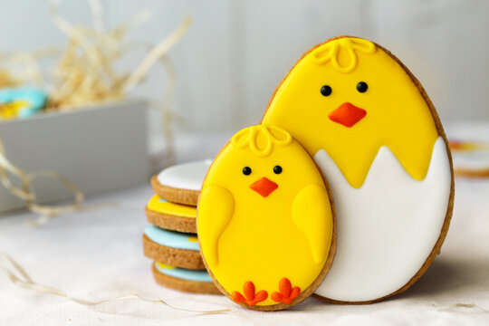 Decorated Easter chick sugar cookies