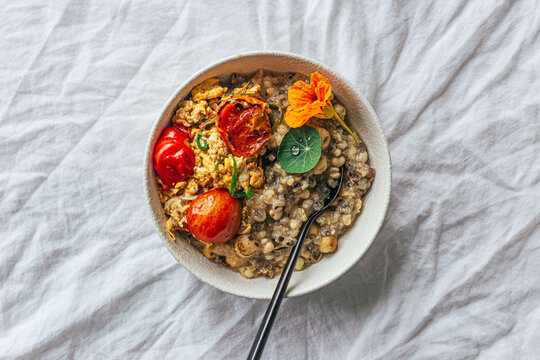 Rice porridge with egg and tomatoes