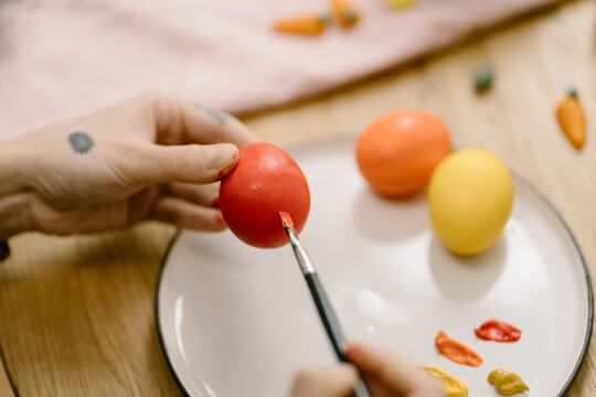Decorating easter eggs at home