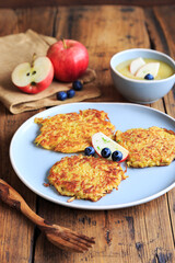 Kartoffelpuffer mit Apfelmus