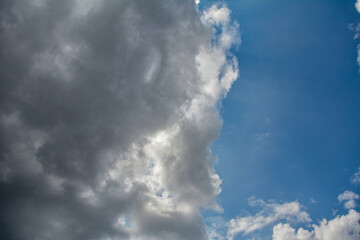 Clouds in the blue sky .