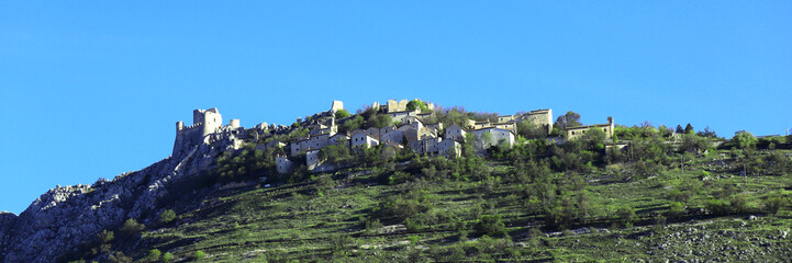 Fototapeta na wymiar Rocca Calascio, mountaintop medieval town with the Castle of Rocca Calascio. Located within the Gran Sasso National Park in the province of L'Aquila, Abruzzo – Italy