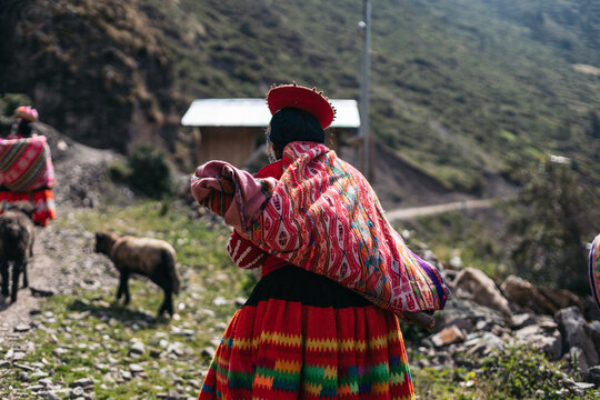 Peruvian women in traditional clothes