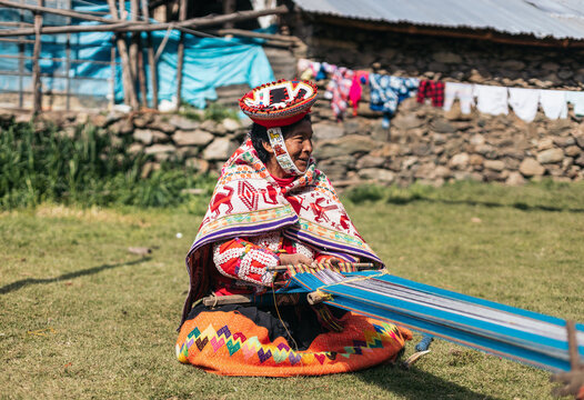 Peruvian weaver working in Peru