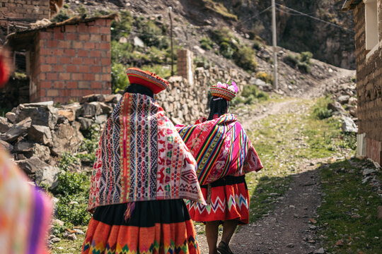 Peruvian women in traditional clothes