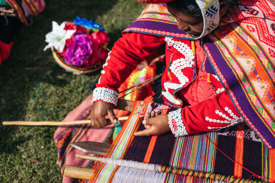 Peruvian weaver working in Peru