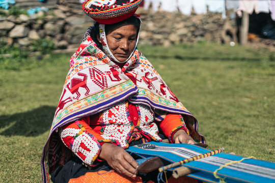 Peruvian weaver working in Peru