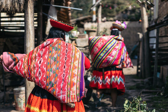 Peruvian women in traditional clothes
