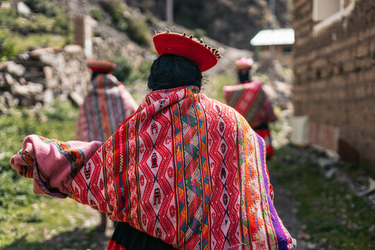 Peruvian women in traditional clothes