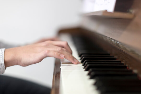 Naklejki hand plays the piano