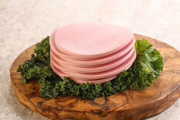Slices pork sausage over board © Andrei Starostin