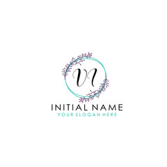 Obraz premium Initial letter VI handwriting with floral frame template