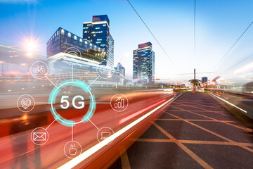 The car passes quickly in front of the city business building, 5g the concept of interconnection of all things under the Internet