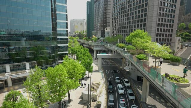 Seoul city life near Seoullo 7017 skygarden park - elevated view