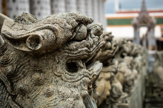 Criaturas guardianas de templo Wat Pho, en Tailandia