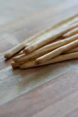 Grissini - dünne, mürbe Brotstangen aus Hefeteig