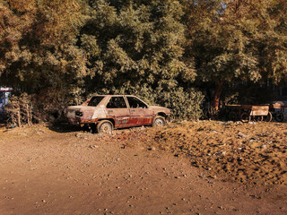 Fototapeta na wymiar rusted car