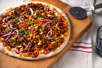 Tex-Mex Pizza mit Veganem Hackfleisch