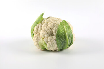 Obraz premium Fresh Cauliflower vegetable isolated on white background..