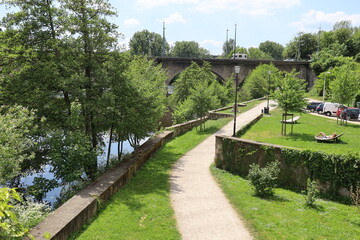 Le jardin du port du Naveix le long de la rivière Vienne, ville de Limoges, département de la Haute Vienne, France