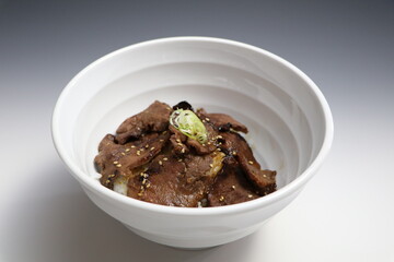 美味しそうな焼肉丼（牛タン）