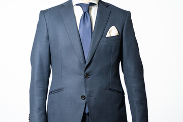 紺色のスーツを着たビジネスマン