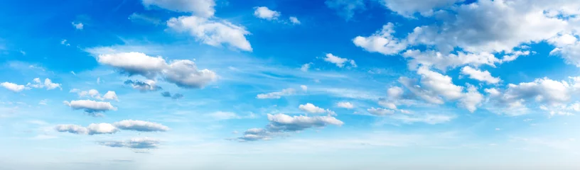 Deurstickers Witte wolken tegen blauwe hemelachtergrond © Piotr Krzeslak