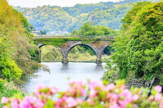 分寺橋とつつじ　大分県宇佐市　Buji bridge and azalea. Ooita Usa city.