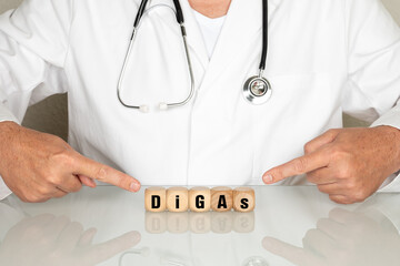 Hausarzt zeigt auf das Schlagwort DIGAS