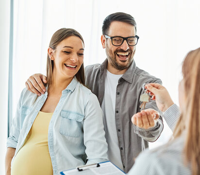 couple key house happy young home new investment pregnant mother pregnancy real estate apartment holding buying love belly agent - Powered by Adobe