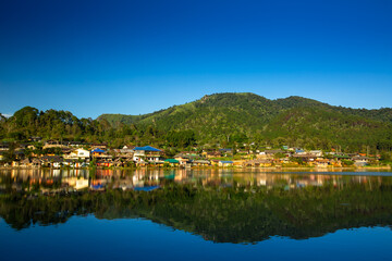 Fototapeta na wymiar A village by the lake in the northern part of Thailand