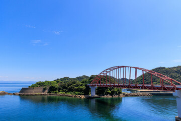 長崎半島先端から見た樺島大橋（アーチ橋）