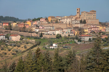 Longiano, Forlì Cesena. Veduta della cittadina con il castello Malatestiano