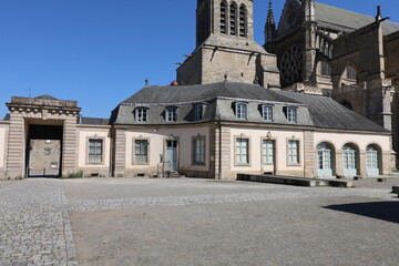 Obraz premium Le musée des beaux arts, ancien palais de l'évéché, vue de l'extérieur, ville de Limoges, département de la Haute Vienne, France