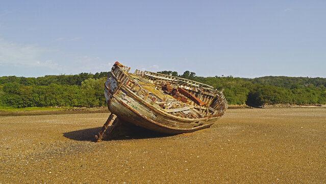 Boat wreck on Dulas Bay