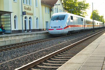 Fototapeta na wymiar ICE fährt den Bahnhof in Meppen an / Train goes into the station/ Germany