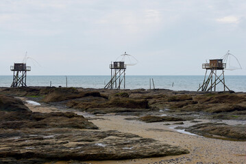 Fototapeta na wymiar Pêcheries plage