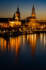 Obraz na płótnie Canvas Der Mond über Dresden