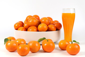 oranges, healthy fruit, mandarin oranges, orange juice in glass, vitamin C, against a white background with refreshing drops of water