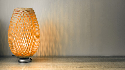 Lámpara de mesa sobre mueble de madera