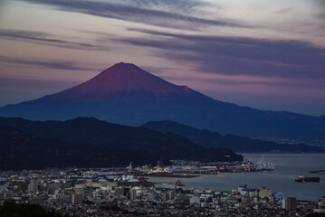 富士山　赤富士　駿河湾　焼津港　夕暮れ